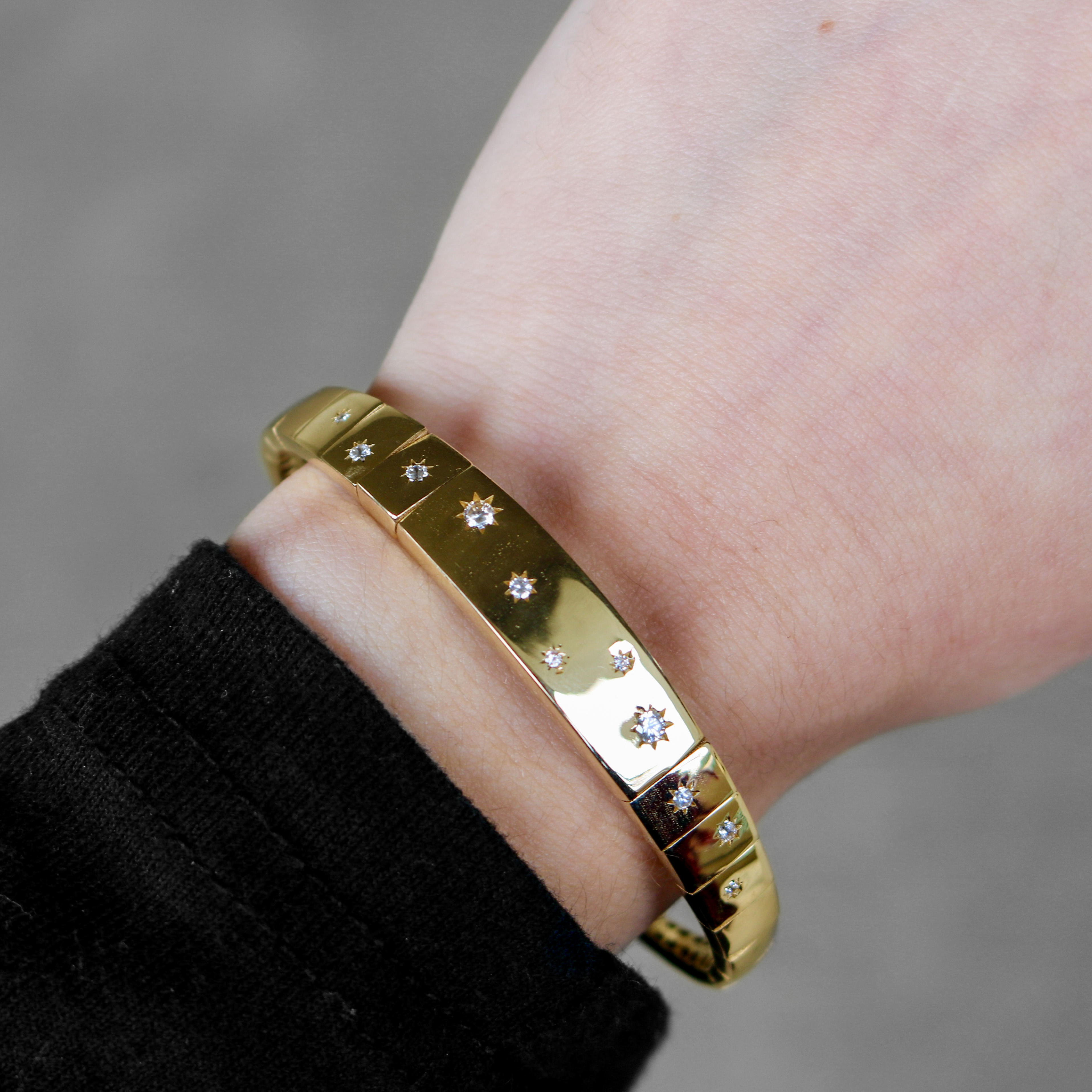 14K Flexible Bangle With Star Burst Design